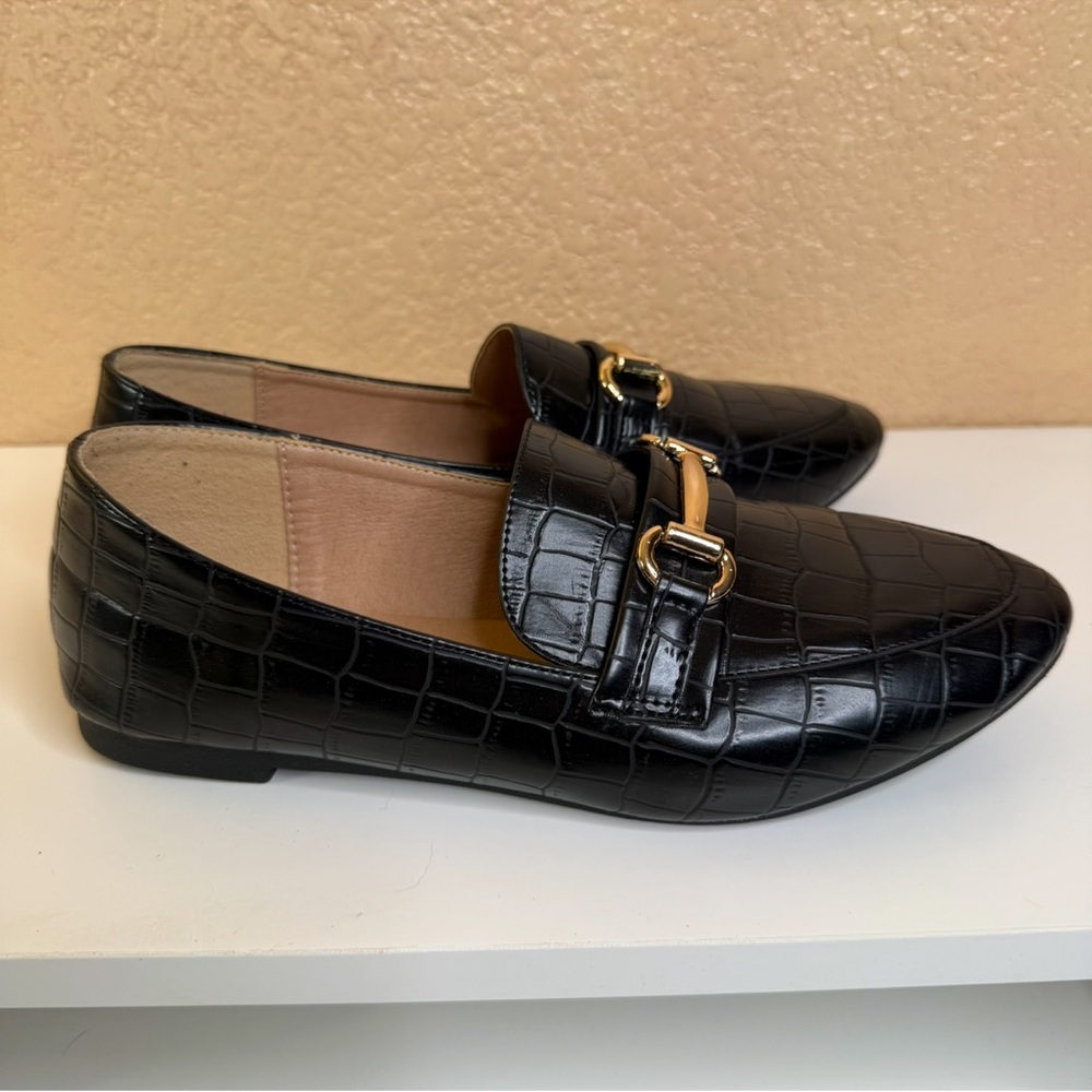Croc Effect Chain Loafers - Picture 3 of 11